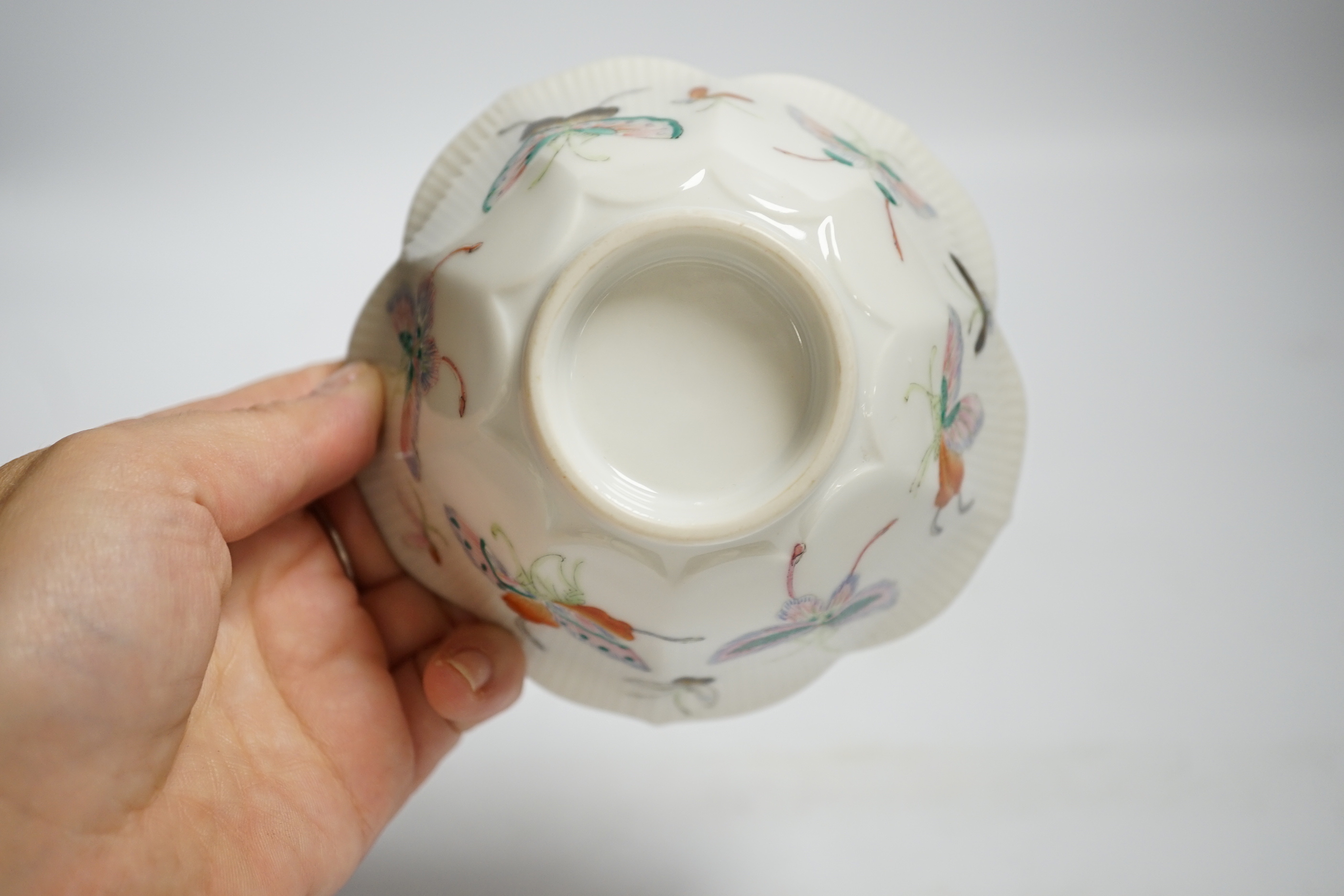 A Chinese porcelain tea bowl decorated with butterflies, probably early 19th century, 11.5cm diameter